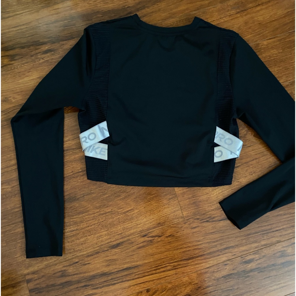 Nike Pro Dry-Fit Areodraft crop Black with Silver reflector Stripes on sides L - Picture 2 of 3